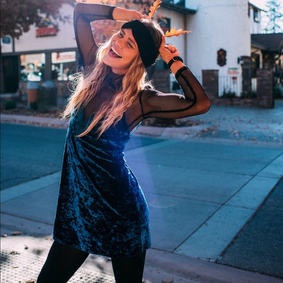 Royal blue crushed velvet dress - Picture 6 of 8